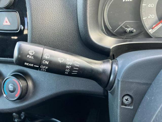 ヴィッツ F 新品タイヤ/保証書/純正 SDナビ/ヘッドランプ LED/EBD付ABS/ワンセグTV/エアバッグ 運転席/エアバッグ 助手席/アルミホイール 社外 15インチ/パワーウインドウ LEDヘッドランプ(17枚目)