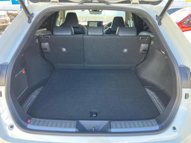 ハリアー Ｚ　新品タイヤ／サンルーフ／純正エアロ／ＪＢＬ／保証書／純正　１１．６インチ　ＳＤナビ／デジタルインナーミラー／衝突安全装置／車線逸脱防止支援システム／シート　合皮／電動バックドア　衝突被害軽減システム（8枚目）