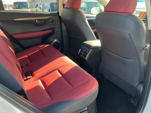 ＮＸ ＮＸ３００Ｉパッケージ　新品タイヤ／保証書／純正　１０インチ　ＳＤナビ／衝突安全装置／シートヒーター　前席／車線逸脱防止支援システム／シート　フルレザー／電動バックドア／ドライブレコーダー　社外／ヘッドランプ　３眼ＬＥＤ（5枚目）