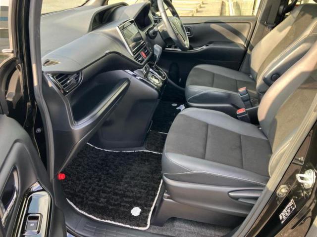 ノア Ｓｉダブルバイビー２　新品タイヤ／純正エアロ／保証書／純正　９インチ　ＳＤナビ／衝突安全装置／両側電動スライドドア／車線逸脱防止支援システム／シート　ハーフレザー／ヘッドランプ　ＬＥＤ／ＥＴＣ／ＥＢＤ付ＡＢＳ　フルエアロ（7枚目）