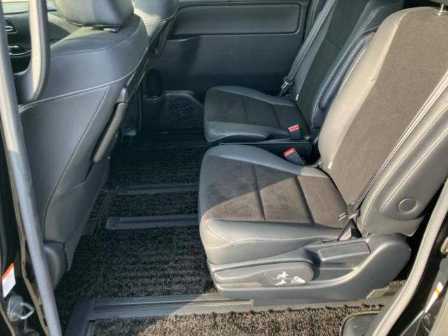 ノア Ｓｉダブルバイビー２　新品タイヤ／純正エアロ／保証書／純正　９インチ　ＳＤナビ／衝突安全装置／両側電動スライドドア／車線逸脱防止支援システム／シート　ハーフレザー／ヘッドランプ　ＬＥＤ／ＥＴＣ／ＥＢＤ付ＡＢＳ　フルエアロ（8枚目）