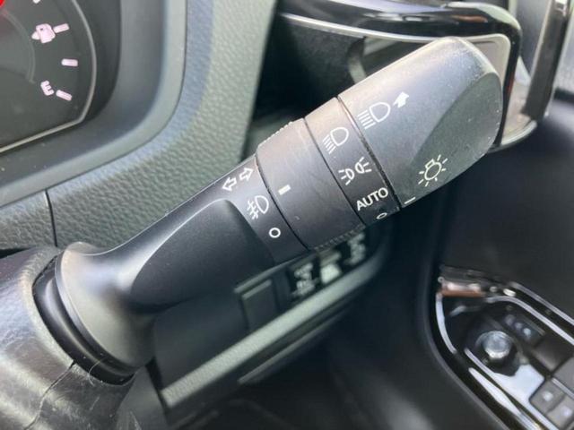 ノア Ｓｉダブルバイビー２　新品タイヤ／純正エアロ／保証書／純正　９インチ　ＳＤナビ／衝突安全装置／両側電動スライドドア／車線逸脱防止支援システム／シート　ハーフレザー／ヘッドランプ　ＬＥＤ／ＥＴＣ／ＥＢＤ付ＡＢＳ　フルエアロ（16枚目）