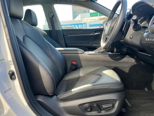 カムリ ＷＳレザーパッケージ　新品タイヤ／保証書／ディスプレイオーディオ＋ナビ／衝突安全装置／シートヒーター／パノラミックビューモニター／車線逸脱防止支援システム／シート　フルレザー／ドライブレコーダー　純正　革シート　電動シート（4枚目）