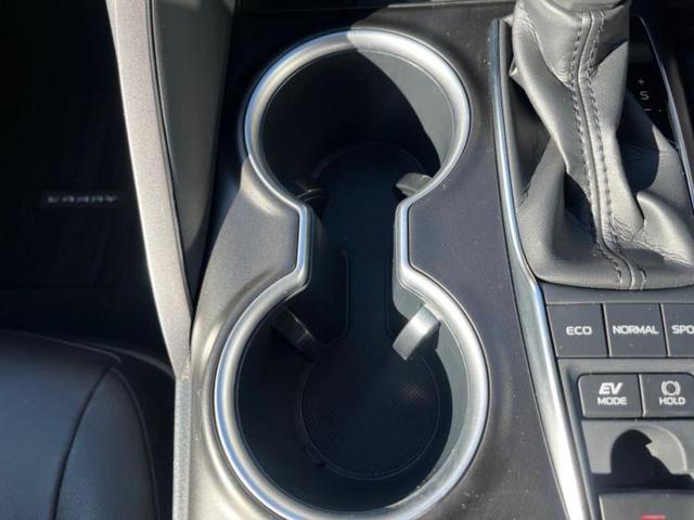 カムリ ＷＳレザーパッケージ　新品タイヤ／保証書／ディスプレイオーディオ＋ナビ／衝突安全装置／シートヒーター／パノラミックビューモニター／車線逸脱防止支援システム／シート　フルレザー／ドライブレコーダー　純正　革シート　電動シート（32枚目）