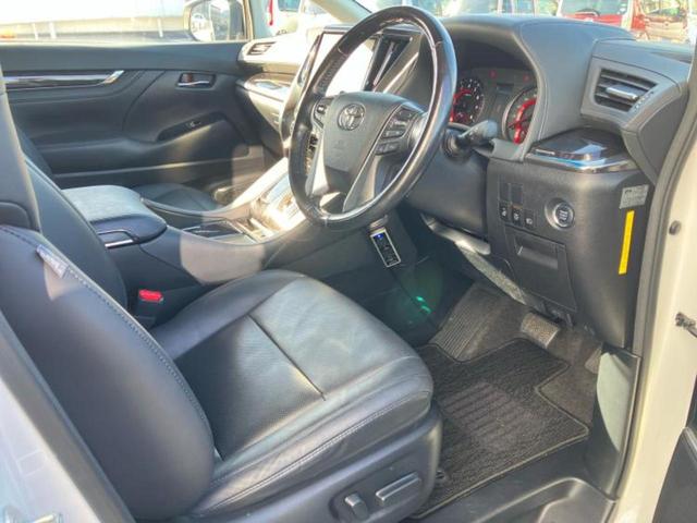 アルファード Ｓ　Ｃパッケージ　新品タイヤ／純正エアロ／保証書／社外　１０インチ　ＳＤナビ／フリップダウンモニター　社外　１２．８インチ／両側電動スライドドア／シート　合皮／電動バックドア／ヘッドランプ　ＬＥＤ／ＥＴＣ　フルエアロ（4枚目）