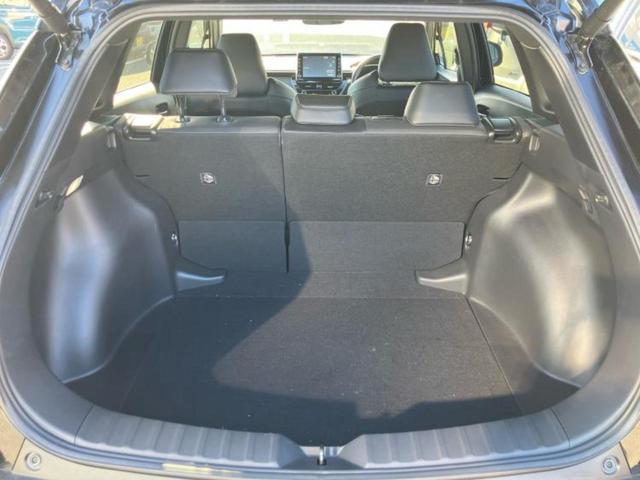 カローラクロス ハイブリッドＺ　保証書／ディスプレイオーディオ９インチ／衝突安全装置／シートヒーター／車線逸脱防止支援システム／シート　ハーフレザー／電動バックドア／ヘッドランプ　ＬＥＤ／ＥＴＣ／ＥＢＤ付ＡＢＳ　衝突被害軽減システム（8枚目）