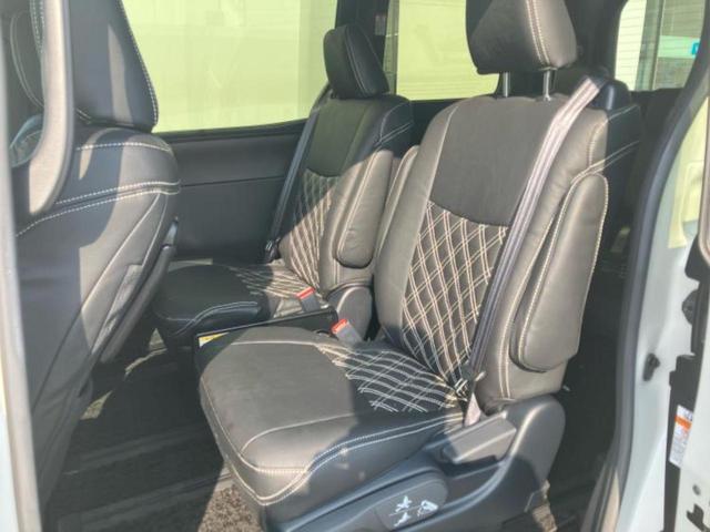 ヴォクシー ＺＳキラメキ２　保証書／純正　１０インチ　ＳＤナビ／衝突安全装置／両側電動スライドドア／車線逸脱防止支援システム／ヘッドランプ　ＬＥＤ／ＥＴＣ／ＥＢＤ付ＡＢＳ／横滑り防止装置／アイドリングストップ／フルセグＴＶ（8枚目）