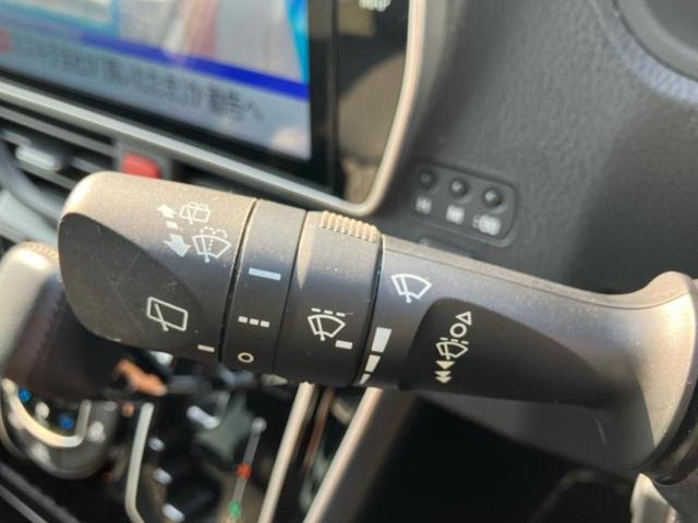 ヴォクシー ＺＳキラメキ２　保証書／純正　１０インチ　ＳＤナビ／衝突安全装置／両側電動スライドドア／車線逸脱防止支援システム／ヘッドランプ　ＬＥＤ／ＥＴＣ／ＥＢＤ付ＡＢＳ／横滑り防止装置／アイドリングストップ／フルセグＴＶ（17枚目）