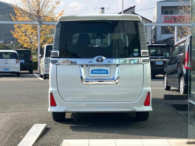 ヴォクシー ＺＳキラメキ２　保証書／純正　１０インチ　ＳＤナビ／衝突安全装置／両側電動スライドドア／車線逸脱防止支援システム／ヘッドランプ　ＬＥＤ／ＥＴＣ／ＥＢＤ付ＡＢＳ／横滑り防止装置／アイドリングストップ／フルセグＴＶ（42枚目）