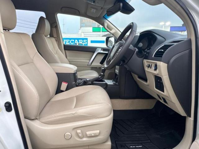 ランドクルーザープラド ４ＷＤ　ＴＸ　Ｌパッケージマットブラックエディション　保証書／ディスプレイオーディオ／衝突安全装置／シートヒーター／車線逸脱防止支援システム／シート　フルレザー／ヘッドランプ　ＬＥＤ／Ｂｌｕｅｔｏｏｔｈ接続／ＥＴＣ／ＥＢＤ付ＡＢＳ／横滑り防止装置　４ＷＤ（4枚目）