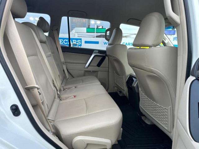 ランドクルーザープラド ４ＷＤ　ＴＸ　Ｌパッケージマットブラックエディション　保証書／ディスプレイオーディオ／衝突安全装置／シートヒーター／車線逸脱防止支援システム／シート　フルレザー／ヘッドランプ　ＬＥＤ／Ｂｌｕｅｔｏｏｔｈ接続／ＥＴＣ／ＥＢＤ付ＡＢＳ／横滑り防止装置　４ＷＤ（5枚目）