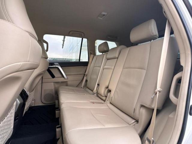 ランドクルーザープラド ４ＷＤ　ＴＸ　Ｌパッケージマットブラックエディション　保証書／ディスプレイオーディオ／衝突安全装置／シートヒーター／車線逸脱防止支援システム／シート　フルレザー／ヘッドランプ　ＬＥＤ／Ｂｌｕｅｔｏｏｔｈ接続／ＥＴＣ／ＥＢＤ付ＡＢＳ／横滑り防止装置　４ＷＤ（8枚目）