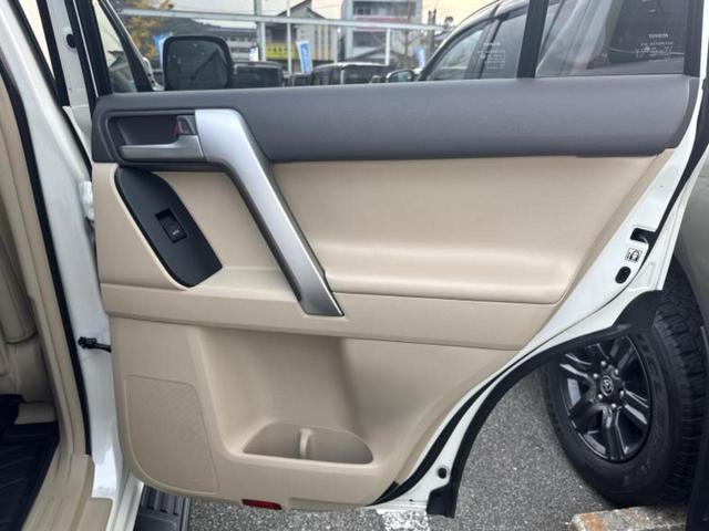 ランドクルーザープラド ４ＷＤ　ＴＸ　Ｌパッケージマットブラックエディション　保証書／ディスプレイオーディオ／衝突安全装置／シートヒーター／車線逸脱防止支援システム／シート　フルレザー／ヘッドランプ　ＬＥＤ／Ｂｌｕｅｔｏｏｔｈ接続／ＥＴＣ／ＥＢＤ付ＡＢＳ／横滑り防止装置　４ＷＤ（23枚目）
