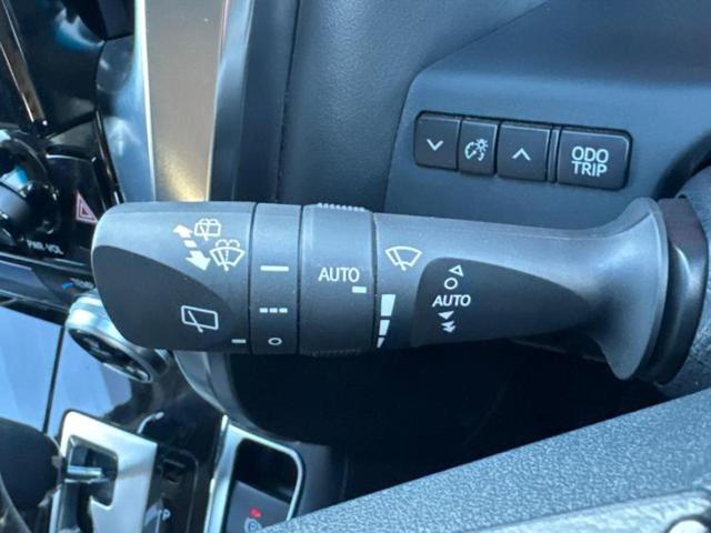 アルファード Ｓ　Ｃパッケージ　新品タイヤ／サンルーフ／純正エアロ／ディスプレイオーディオ／フリップダウンモニター／両側電動スライドドア／シート　フルレザー／電動バックドア／ヘッドランプ　ＬＥＤ／ＥＴＣ／ＥＢＤ付ＡＢＳ　革シート（17枚目）