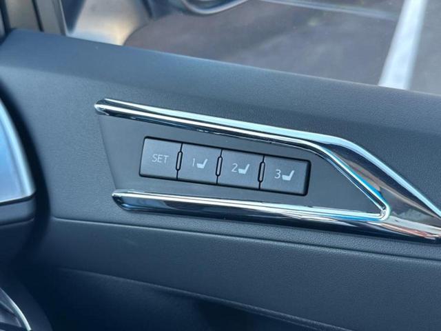 アルファード Ｓ　Ｃパッケージ　新品タイヤ／サンルーフ／純正エアロ／ディスプレイオーディオ／フリップダウンモニター／両側電動スライドドア／シート　フルレザー／電動バックドア／ヘッドランプ　ＬＥＤ／ＥＴＣ／ＥＢＤ付ＡＢＳ　革シート（30枚目）