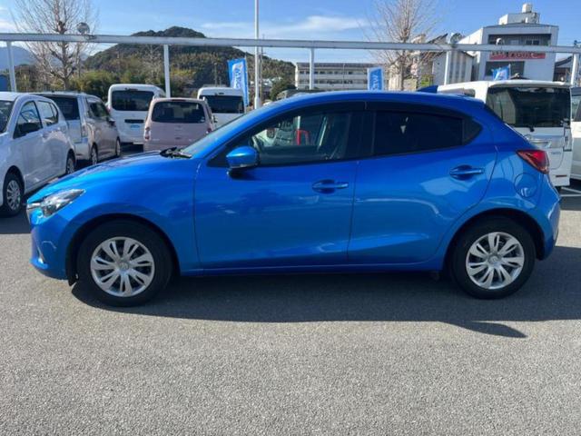 デミオ １３Ｓ　新品タイヤ／ディスプレイオーディオ／衝突安全装置／ドライブレコーダー　前後／Ｂｌｕｅｔｏｏｔｈ接続／ＥＢＤ付ＡＢＳ／横滑り防止装置／バックモニター／フルセグＴＶ／ＤＶＤ／禁煙車／エンジンスタートボタン（2枚目）