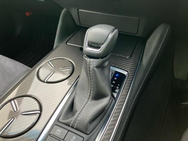 クラウンハイブリッド ＲＳアドバンス　保証書／純正　８インチ　ＳＤナビ／衝突安全装置／シートヒーター／車線逸脱防止支援システム／シート　ハーフレザー／ヘッドランプ　ＬＥＤ／ＥＴＣ／ＥＢＤ付ＡＢＳ／横滑り防止装置／アイドリングストップ（18枚目）