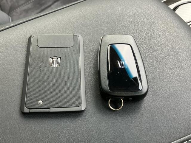 クラウンハイブリッド ＲＳアドバンス　保証書／純正　８インチ　ＳＤナビ／衝突安全装置／シートヒーター／車線逸脱防止支援システム／シート　ハーフレザー／ヘッドランプ　ＬＥＤ／ＥＴＣ／ＥＢＤ付ＡＢＳ／横滑り防止装置／アイドリングストップ（32枚目）