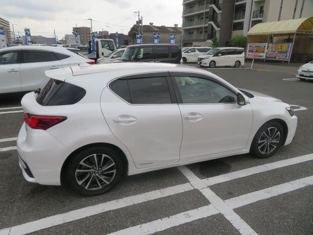 ＣＴ ＣＴ２００ｈ　バージョンＣ　キーレス　フルセグ　ナビ＆ＴＶ　エアバッグ　オートマ　ディーラー車　フル装備　安全装備　助手席エアバッグ　サイドエアバッグ　衝突被害軽減システム　ＥＴＣ　バックカメラ　スマートキー　横滑り防止機能（4枚目）