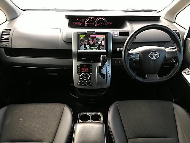 ヴォクシー ZS 煌III 両側電動スライド キーレス フルセグ ナビ&TV 乗車定員8人 エアバッグ オートマ フル装備 助手席エアバッグ HIDヘッドライト ETC バックカメラ スマートキー(2枚目)