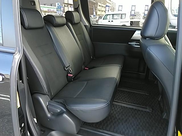 ヴォクシー ZS 煌III 両側電動スライド キーレス フルセグ ナビ&TV 乗車定員8人 エアバッグ オートマ フル装備 助手席エアバッグ HIDヘッドライト ETC バックカメラ スマートキー(12枚目)