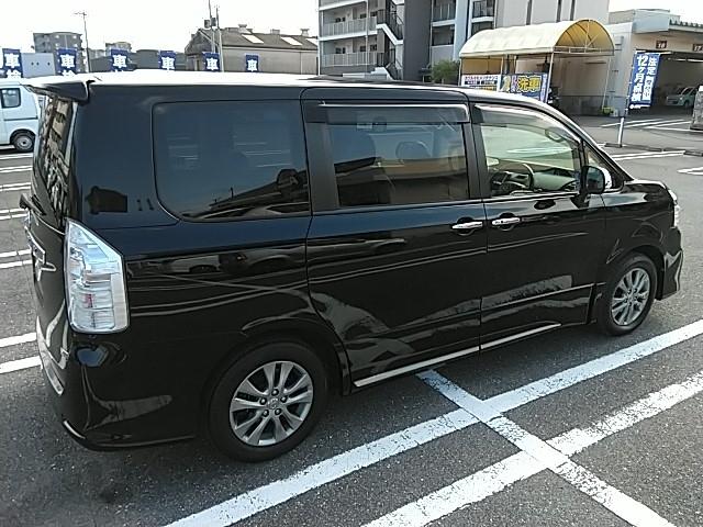 ヴォクシー ZS 煌III 両側電動スライド キーレス フルセグ ナビ&TV 乗車定員8人 エアバッグ オートマ フル装備 助手席エアバッグ HIDヘッドライト ETC バックカメラ スマートキー(17枚目)