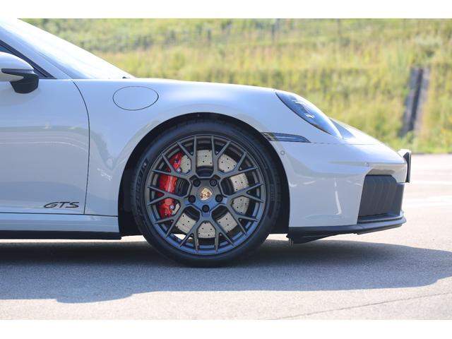 ９１１ ９１１カレラＧＴＳ　後期　ＰＤＫ　ＧＴＳインテリアＰＫＧ　フロントリフター　マトリックスＬＥＤライト　ＢＯＳＥサウンドシステム　サブセコンドクロック　センターコンソールエンボス加工　カスタムフロアマット　イオナイザー（24枚目）