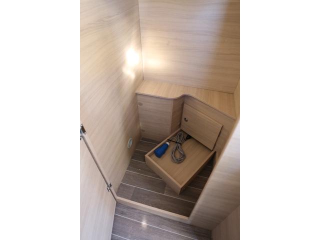 デュカト 　キャンピング　リバーストーンＫＪ　ＦＦヒーター　右ハンドル　９ＡＴ　冷蔵庫　２口コンロ　シンク　ナビ　クリアランスソナー　サブバッテリー　ヒッチメンバー　２３００ｃｃ　４名乗車（56枚目）