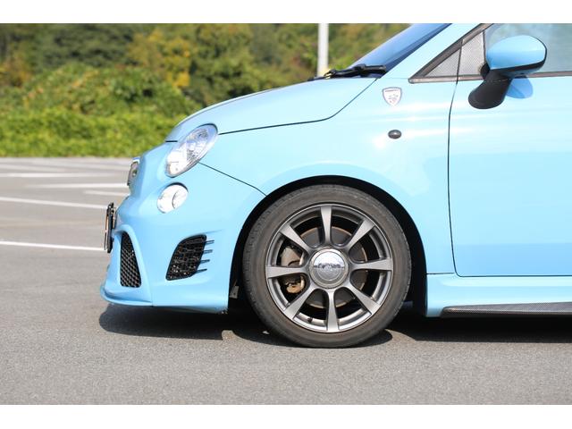 アバルト500 ベースグレード 社外フロントエアロ 社外シフトノブ ローダウン バブリング バックカメラ 5MT 純正アルミホイール レコードモンツァマフラー(11枚目)