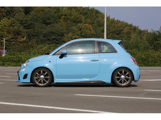 アバルト500 ベースグレード 社外フロントエアロ 社外シフトノブ ローダウン バブリング バックカメラ 5MT 純正アルミホイール レコードモンツァマフラー(13枚目)