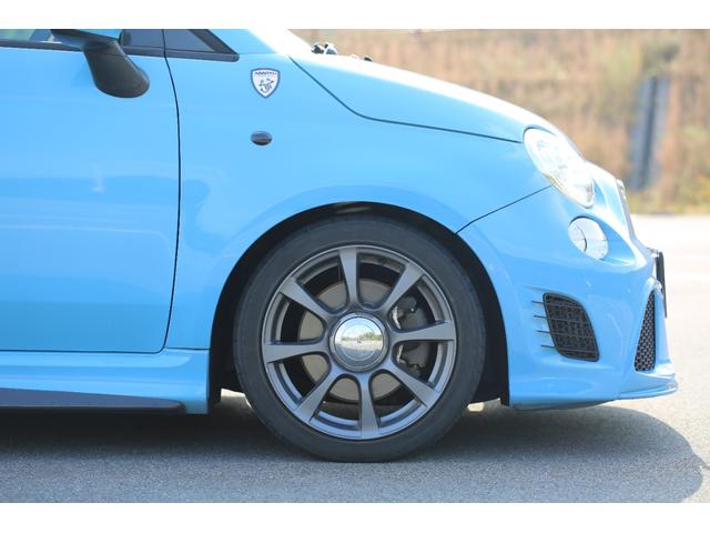 アバルト500 ベースグレード 社外フロントエアロ 社外シフトノブ ローダウン バブリング バックカメラ 5MT 純正アルミホイール レコードモンツァマフラー(20枚目)