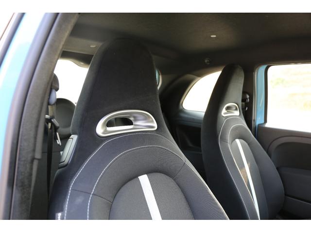 アバルト500 ベースグレード 社外フロントエアロ 社外シフトノブ ローダウン バブリング バックカメラ 5MT 純正アルミホイール レコードモンツァマフラー(30枚目)