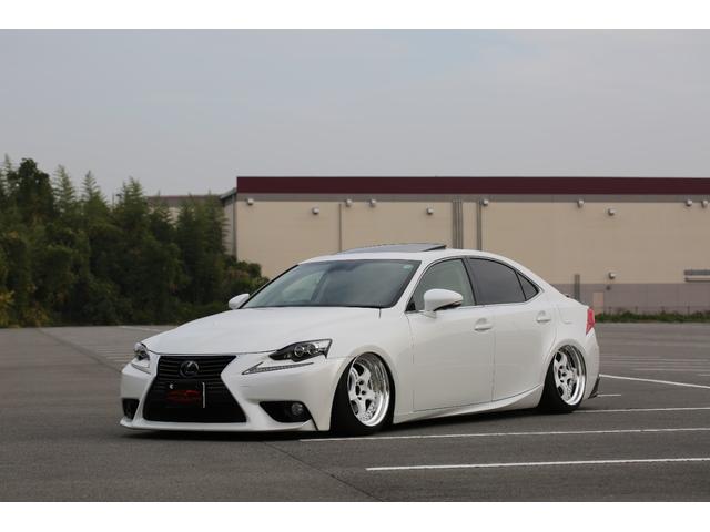 ＩＳ ＩＳ３００ｈ　バージョンＬ　エアサス公認　ＷＯＲＫ１８インチＡＷ　ＲＯＡＭＡＩＲ　サンルーフ　タイヤ４本新品　ベージュ内装　バックカメラ　ＥＴＣ　スマートキー　　パワーシート　シートメモリー付　ｂｌｕｅｔｏｏｔｈ接続（3枚目）