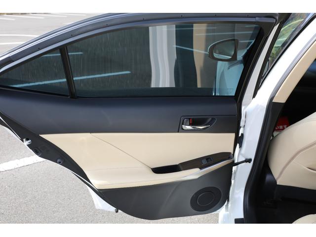 ＩＳ ＩＳ３００ｈ　バージョンＬ　エアサス公認　ＷＯＲＫ１８インチＡＷ　ＲＯＡＭＡＩＲ　サンルーフ　タイヤ４本新品　ベージュ内装　バックカメラ　ＥＴＣ　スマートキー　　パワーシート　シートメモリー付　ｂｌｕｅｔｏｏｔｈ接続（44枚目）