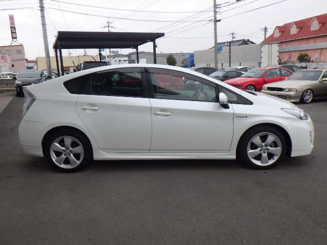 プリウス Ｇツーリングセレクション　新品車種専用シートカバー　純正１７インチＡＷ　スマートキー　プッシュスタート　オートエアコン　クルーズコントロール　Ｂｌｕｅｔｏｏｔｈ付ＨＤＤナビ　バックカメラ　ＥＴＣ　ステアリングスイッチ（4枚目）