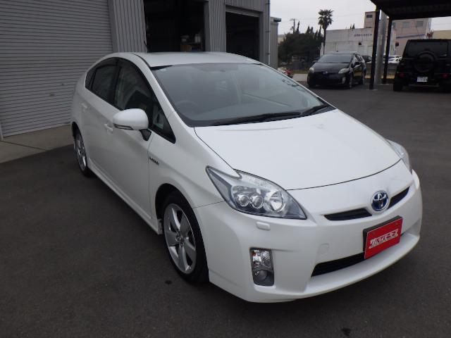 プリウス Ｇツーリングセレクション　新品車種専用シートカバー　純正１７インチＡＷ　スマートキー　プッシュスタート　オートエアコン　クルーズコントロール　Ｂｌｕｅｔｏｏｔｈ付ＨＤＤナビ　バックカメラ　ＥＴＣ　ステアリングスイッチ（6枚目）