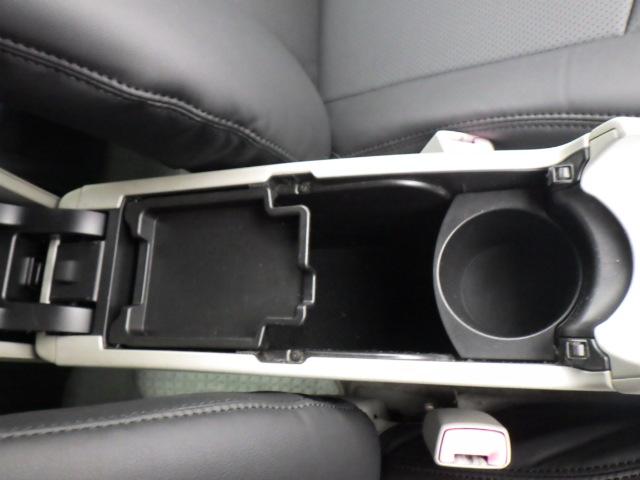 プリウス Ｇツーリングセレクション　新品車種専用シートカバー　純正１７インチＡＷ　スマートキー　プッシュスタート　オートエアコン　クルーズコントロール　Ｂｌｕｅｔｏｏｔｈ付ＨＤＤナビ　バックカメラ　ＥＴＣ　ステアリングスイッチ（27枚目）