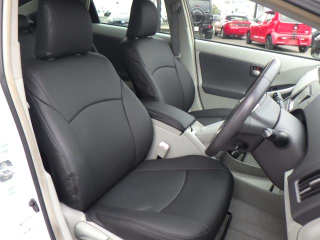 プリウス Ｇツーリングセレクション　新品車種専用シートカバー　純正１７インチＡＷ　スマートキー　プッシュスタート　オートエアコン　クルーズコントロール　Ｂｌｕｅｔｏｏｔｈ付ＨＤＤナビ　バックカメラ　ＥＴＣ　ステアリングスイッチ（32枚目）