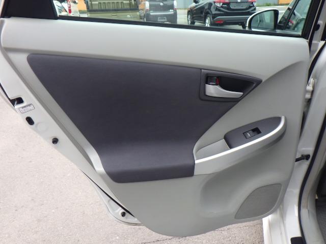 プリウス Ｇツーリングセレクション　新品車種専用シートカバー　純正１７インチＡＷ　スマートキー　プッシュスタート　オートエアコン　クルーズコントロール　Ｂｌｕｅｔｏｏｔｈ付ＨＤＤナビ　バックカメラ　ＥＴＣ　ステアリングスイッチ（43枚目）