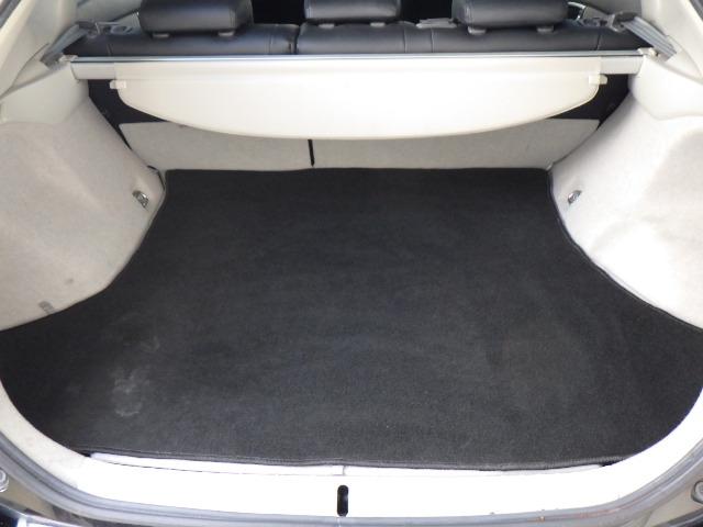 プリウス Ｓツーリングセレクション　クラッツィオシートカバー　スモークフィルム済　イクリプスフルセグＢｌｕｅｔｏｏｔｈ付ＳＤナビ　バックカメラ　ＥＴＣ　純正１７インチＡＷ　純正ＬＥＤヘッドライト　レイブリックＬＥＤフォグランプ（18枚目）