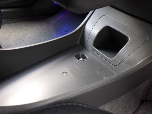 プリウス Ｓツーリングセレクション　クラッツィオシートカバー　スモークフィルム済　イクリプスフルセグＢｌｕｅｔｏｏｔｈ付ＳＤナビ　バックカメラ　ＥＴＣ　純正１７インチＡＷ　純正ＬＥＤヘッドライト　レイブリックＬＥＤフォグランプ（32枚目）