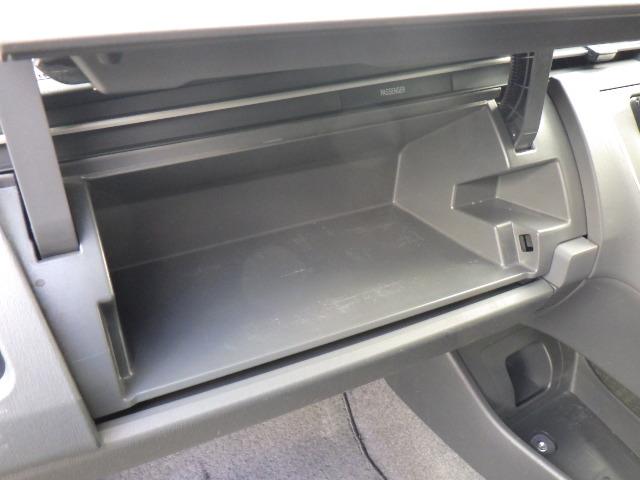 プリウス Ｓツーリングセレクション　クラッツィオシートカバー　スモークフィルム済　イクリプスフルセグＢｌｕｅｔｏｏｔｈ付ＳＤナビ　バックカメラ　ＥＴＣ　純正１７インチＡＷ　純正ＬＥＤヘッドライト　レイブリックＬＥＤフォグランプ（36枚目）