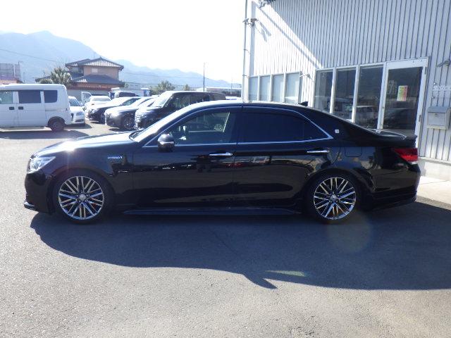 クラウンハイブリッド アスリートＳ　サンルーフ　本革シート　純正マルチナビＢｌｕｅｔｏｏｔｈ付　オプション１８インチＡＷ　テイン車高調　スマートキー　プッシュスタート　クルーズコントロール　オートリトラクタブルミラー（5枚目）