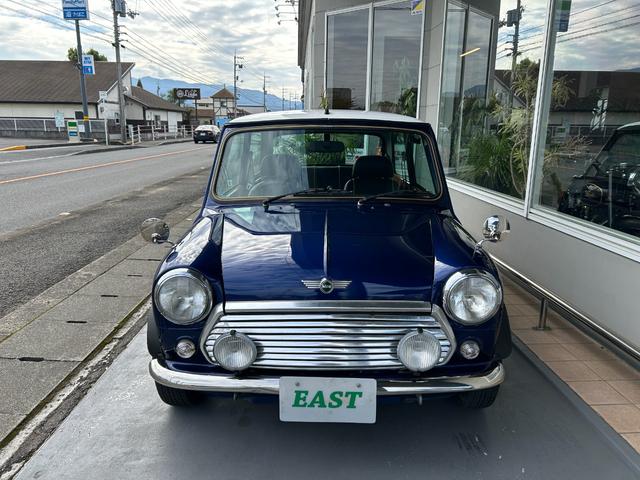MINI クーパー ワンオーナー/黒革シート/純正12インチAW/MT(2枚目)
