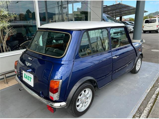MINI クーパー ワンオーナー/黒革シート/純正12インチAW/MT(8枚目)