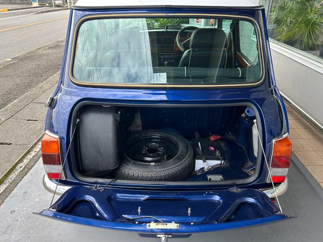 MINI クーパー ワンオーナー/黒革シート/純正12インチAW/MT(37枚目)