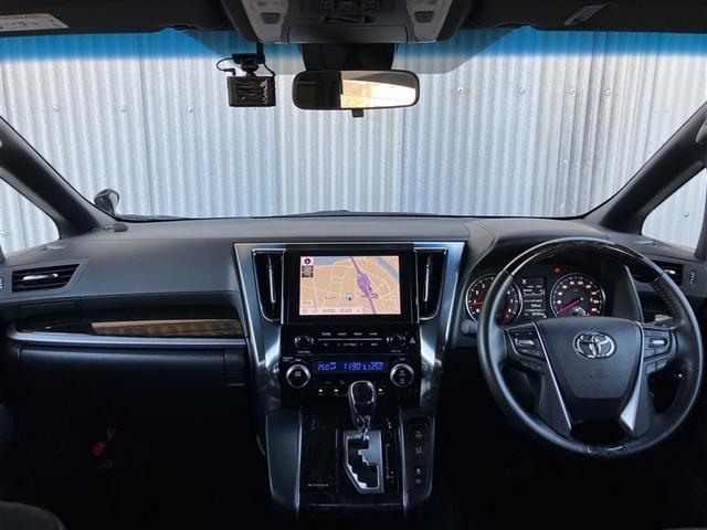 アルファード ２．５Ｓ　タイプゴールド　サンルーフ　メモリーナビ　ＤＶＤ再生　後席モニター　バックカメラ　衝突被害軽減システム　ＥＴＣ　ドラレコ　両側電動スライド　ＬＥＤヘッドランプ　乗車定員７人　３列シート　ワンオーナー（6枚目）