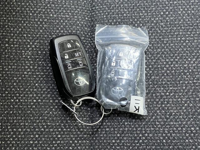 シエンタ Ｇ　グランパー　ＬＥＤヘッドランプ　バックモニター　パノラミックビューモニター　ドライブレコーダー　Ｔ－Ｃｏｎｎｅｃｔナビ　フルセグ　ＤＶＤ再生装置　ＣＤ再生装置　メディアプレイヤー接続　３列シート　スマートキ－（32枚目）