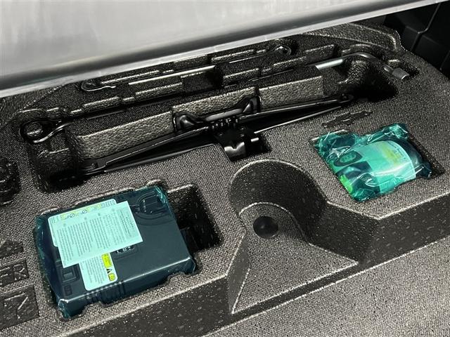 ハリアーハイブリッド Ｚ　ＬＥＤヘッドランプ　バックモニター　ブラインドスポットモニター　パノラミックビューモニター　ドライブレコーダー　Ｔ－Ｃｏｎｎｅｃｔナビ　フルセグ　メディアプレイヤー接続　パワーシート　純正アルミ（18枚目）