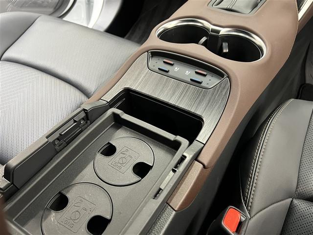 ハリアーハイブリッド Z レザーパッケージ T-Connectナビ 衝突被害軽減ブレーキ ペダル踏み間違い急発進抑制装置 車線逸脱警報 先進ライト デュアル+サイドエアバッグ 全周囲カメラ 横滑防止装置 バックモニター ドライブレコーダー(29枚目)